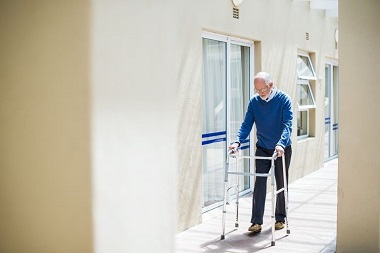 مراقبت از سالمندان واکردار--نگهداری از سالمند